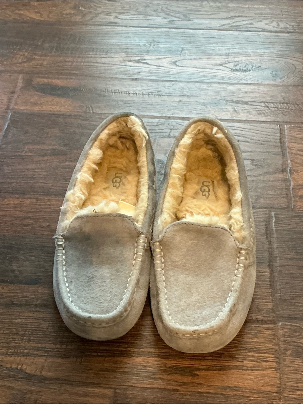 UGG Ansley Light Gray Sued Shearling Moccasin Slippers Womens Size 5